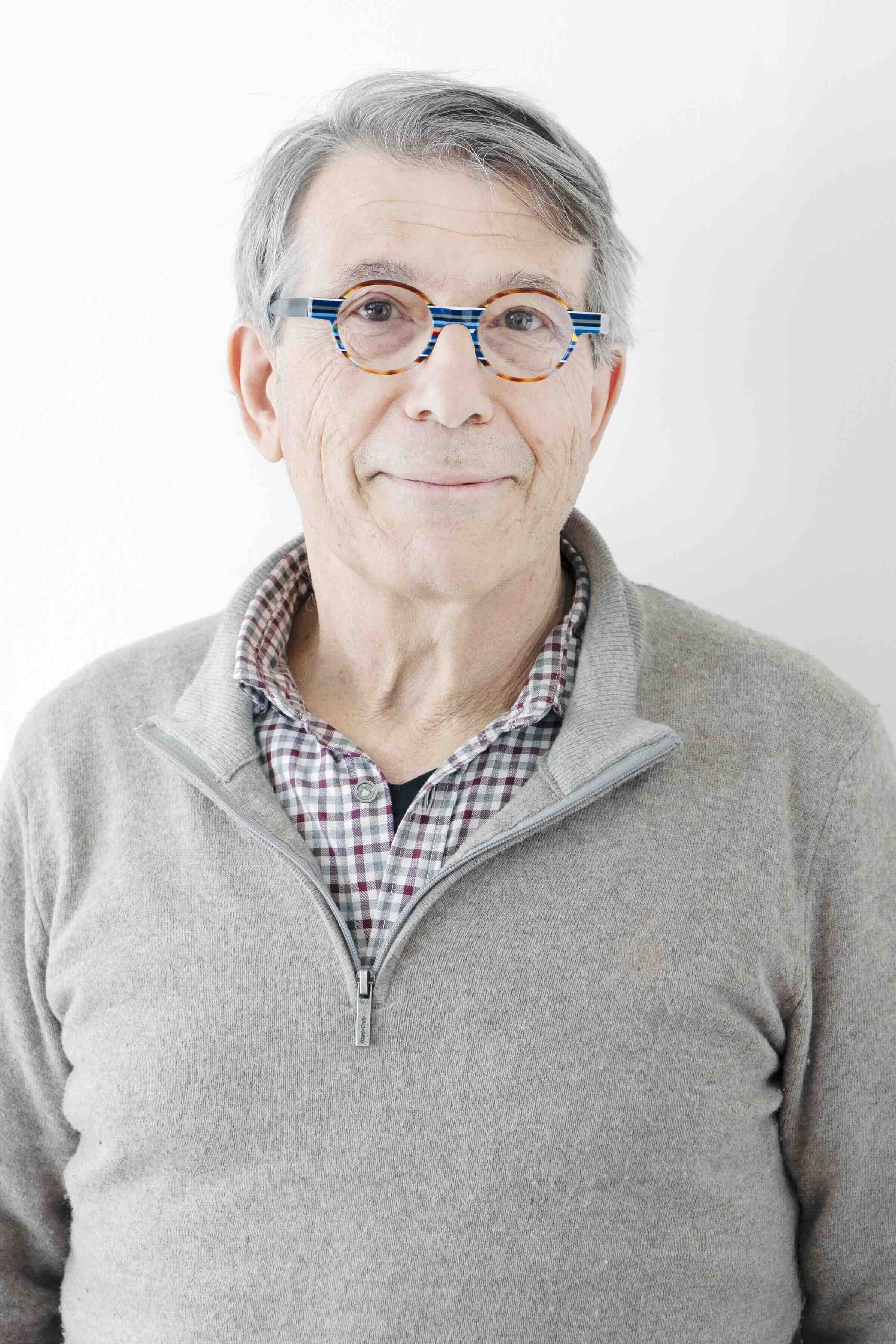 Dr. Damien Roth